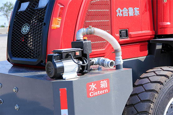 2000型自上料平口搅拌车(图2)